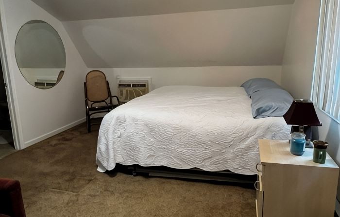 CozyStudio sitting on 2.5 acres on Hubbard Lake with WiFi, AC