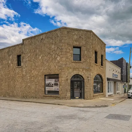 Walk to Stone Mountain Park! Historic Loft in Downtown Stone Mountain