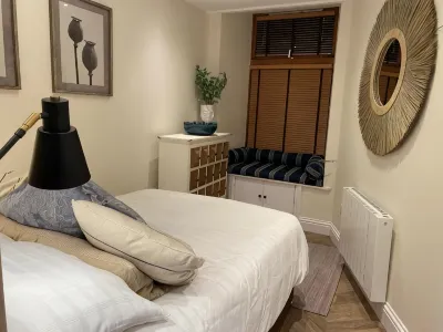 Luxurious one-bedroom seaside apartment Hotels in 