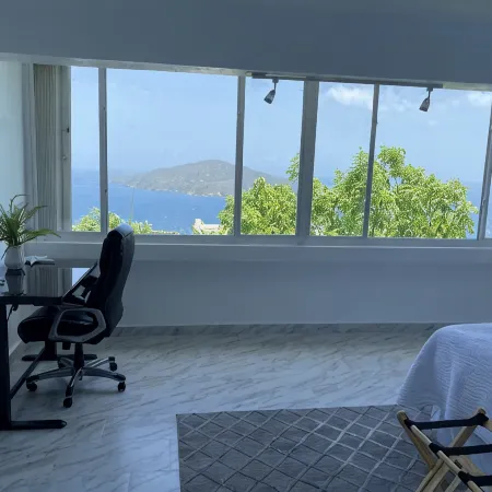 St Thomas Ocean View hide away!