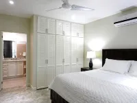 The Elephant Castle: Beach front Penthouse - Condos