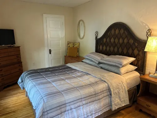 Loaded Kitchen • Sleeps 6, Seats 10 • Walk to Dining • 15 Min to Stowe Mountain - 公寓