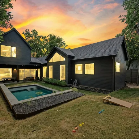 Luxury Escape in Austin’s Iconic Bouldin Creek Perfect Location + Private Pool!