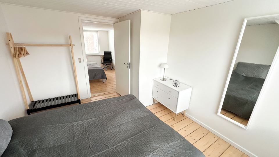 Modern apartment for 6 in city center