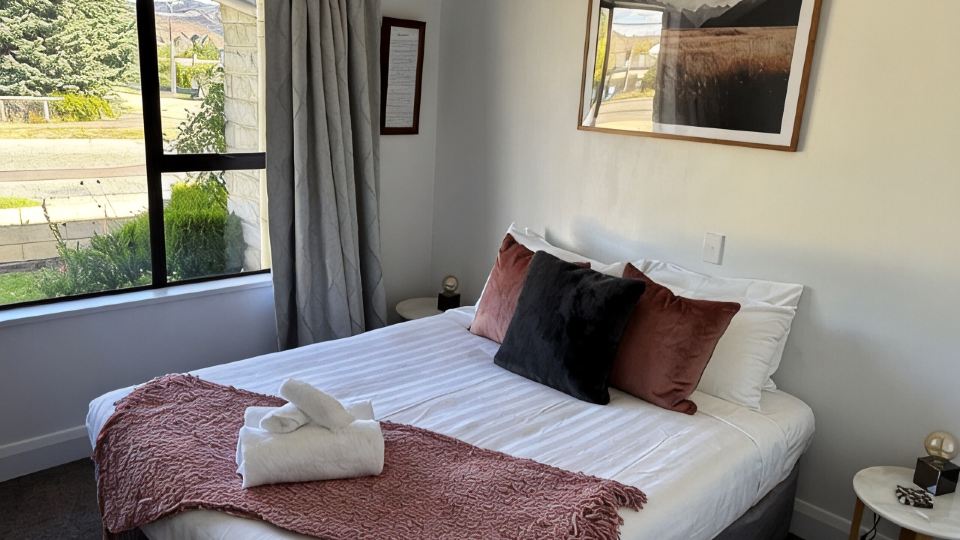 Family Home close to town. wifi-linen included