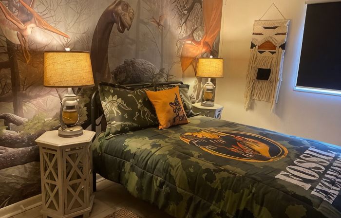 Dino Den - Charming 1-bedroom apartment in Oneonta with WiFi, AC