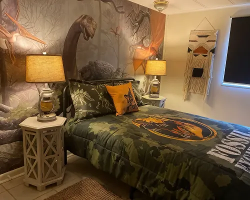Dino Den - Charming 1-bedroom apartment in Oneonta with WiFi, AC Hotele w: Oneonta