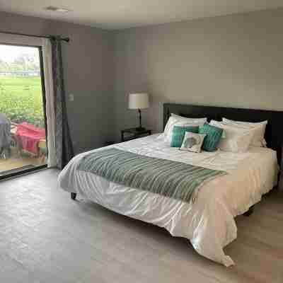 Perfect for Golfer's, P-baller's and Beach Goer's! Rooms