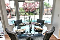 Impressive Exec. Luxury Home. Pool & SPA. Beautiful, Clean, Spacious, Convenient - Wifi