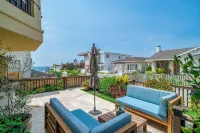 Cozy Beach Living with Large Patio & Garage Parking - Sleeps 4