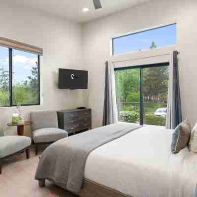 NEW Oak Creek Retreat Townhouse w Views Firepit Rooms
