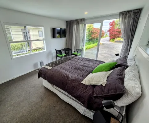 Private Studio - Perfect for short stays in Taupo. - Condos
