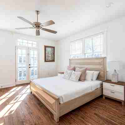 Stunning Rooftop Home with Incredible City VIEWS Rooms