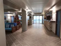 Tropical Gem! Watch Jets Fly into Airport+Ocean Beach+Garden Views+Many Perks!!! - Wifi