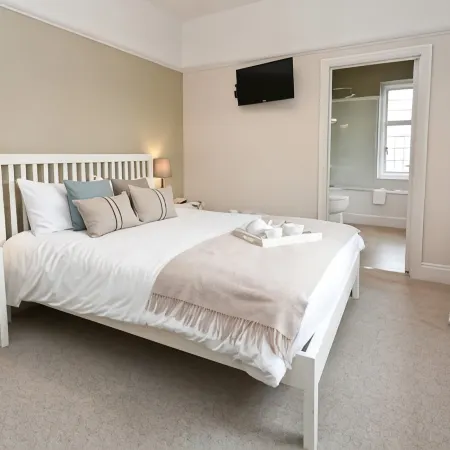 The Bath Arms Hotel