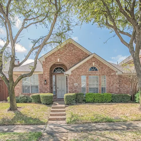 Modern 1 story - Great Location - Pet Friendly