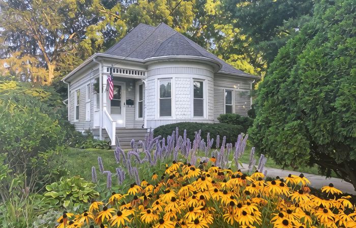 Historic Cottage - Walk to Downtown & Trails