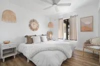 5Bd Desert Oasis Sleeps 13. Cold Plunge, Heated Pool, Jacuzzi, Games, +Amenites - 4-Star