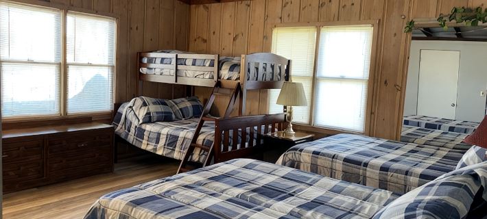 Cozy 2 Bed 2 Bath Lake Front Cottage Hotels in Delaware County