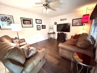 Oxford Town-Close to Campus and Walking Trails-New Furniture! - 2 ดาว