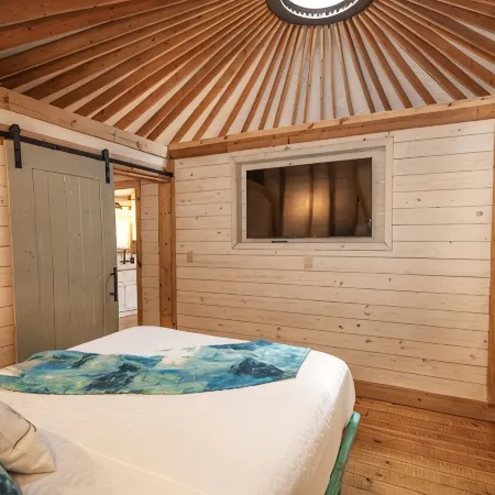 Mockingbird Yurt/Cold A/C! Hot Tub/Medina River Access/River Yurt Village