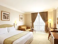 โรงแรมและห้องชุดเมอร์เดก้าพาเลซ โรงแรมใกล้สแควร์ทาวเวอร์