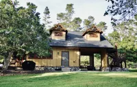 Lovely Cottage just above Moonstone Beach in the Pines and Oak Trees. - 4つ星