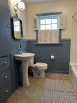 Charming 2 bedroom cottage close to downtown - Homestays