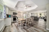 BIRCH COTTAGE - Modern Lake House w/ shared Frontage on Thayer Lake - 4 stjerner
