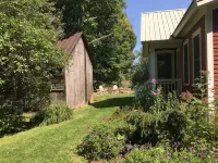 Quintessential Vermont  Farmhouse With Hot Tub, Fabulous Location & Views - 4-نجوم