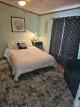 Charlie’s on the Water - a Charming 3-bedroom house with a lake view-Sabula - 3-Star