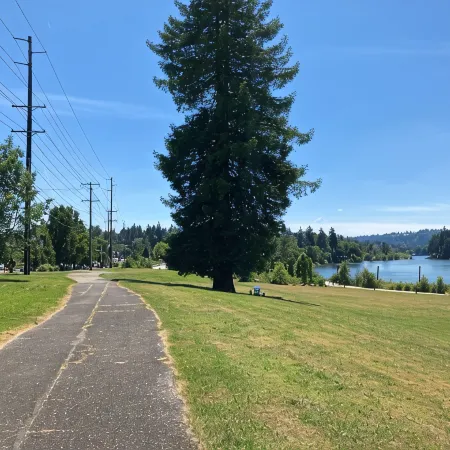 Gem in Milwaukie 2 bedroom - 2 Bathroom -  Huge yard