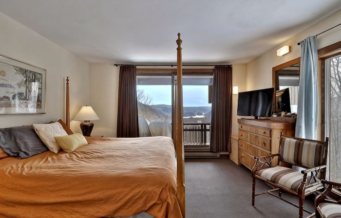 Bright, Family-Friendly Lake View House Close to Okemo, Killington, Pico,  Lakes