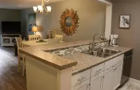 Chic 2-bedroom condo with AC, WiFi in charming Fairfield Bay - Wifi