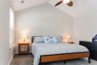 Newly Renovated, 4Bd 2 BA, 1 Full Acre, Sleeps 8, and is Pet Friendly. - 3-Star