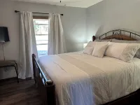 Cozy Cabin in the Woods ,Pet-Friendly! Treehouse feel on the large deck! - 3-Star