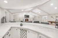 🚨Dallas Luxury Modern Home- Heated Salt Pool and Spa 🏊 4 Bedrooms Sleeps 14+ - プライペートプール