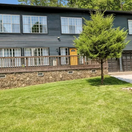 Spacious and Serene Smoky Mountain Retreat- the Perfect Launch for the Dragon!