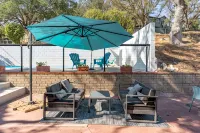 Winemakers Home🍷 Mid-Century Modern😎Pool⛱Walk to Downtown Paso! - Hot Tub