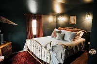 Cozy, speakeasy style house located in the heart of Norman - con encanto
