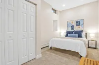 Modern Craftsman - East Harriet - 3 min to Lakes - Condos