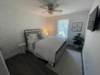 Simply Charming Nest-Nearly brand new, central, super clean, well appointed. - Wifi