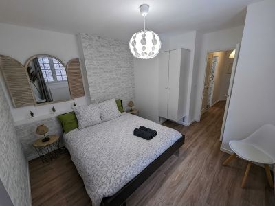 En Hypercentre, au Calme, Avec Cour Privative Aménagée, Appartement Rénové
