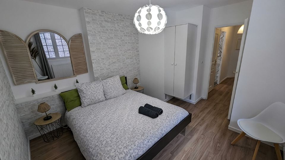 En Hypercentre, au Calme, Avec Cour Privative Aménagée, Appartement Rénové