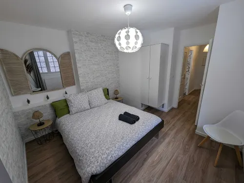En Hypercentre, au Calme, Avec Cour Privative Aménagée, Appartement Rénové - 2-Star