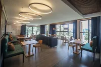 Pinot Hotel - parking