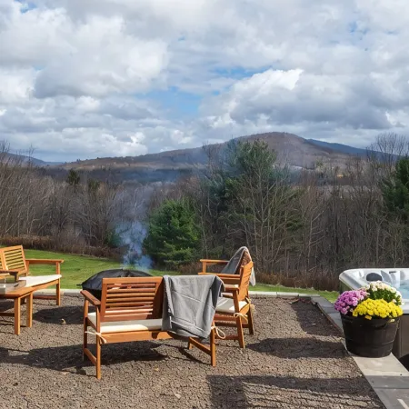Modern Home: Hot Tub, Mountain Views & EV Charger