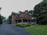 Historic Main Street Getaway - 무료 와이파이