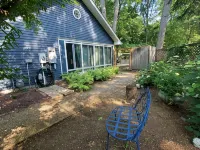 Beautiful Private Cottage, Sleeps 6, Walk to Beach - Homestays