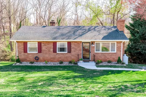 The Bartlett Nook/ HOT TUB/ 3-BEDROOM/ 4 BEDS/ CLOSE TO LU - 3-Star